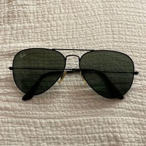 BLACK RAYBAN AVIATORS